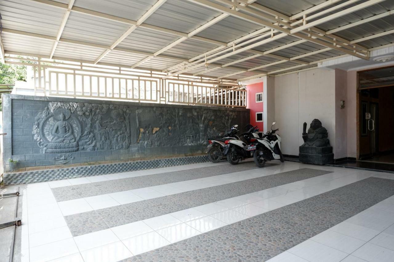Hotel Reddoorz Near Gor Wisanggeni Tegal  Exteriér fotografie